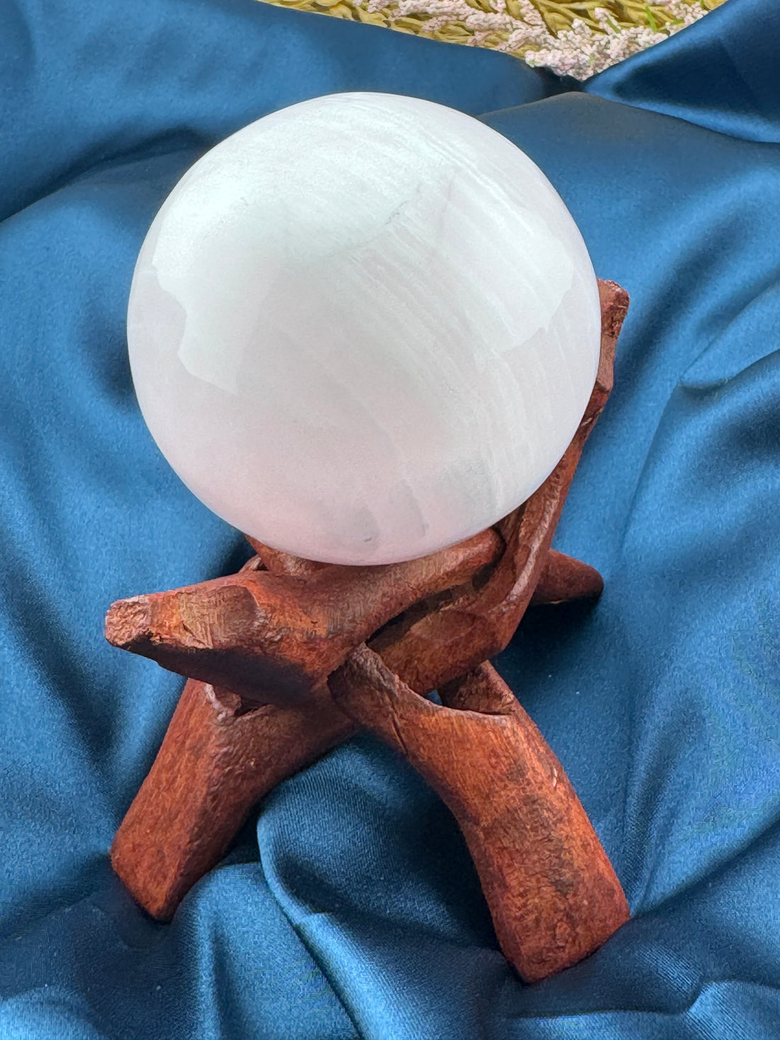 Mangano Calcite Sphere (UV Reactive)-Handmade Naturals Inc